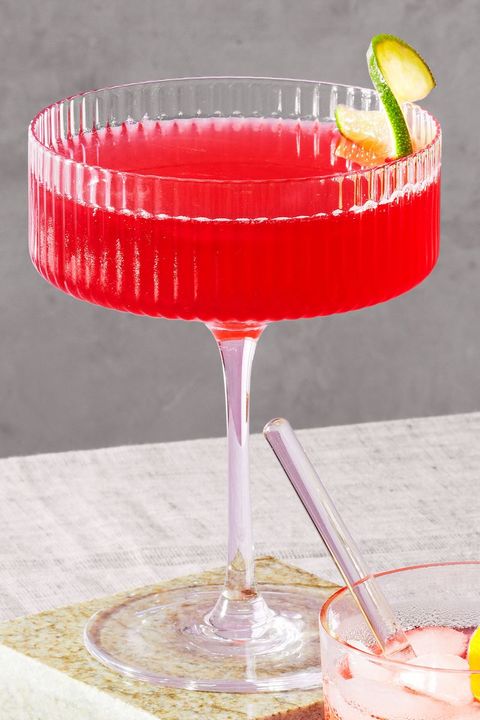 pink cosmopolitan cocktail