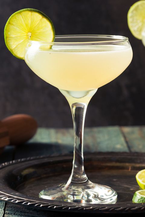 classic lime daiquiri cocktail