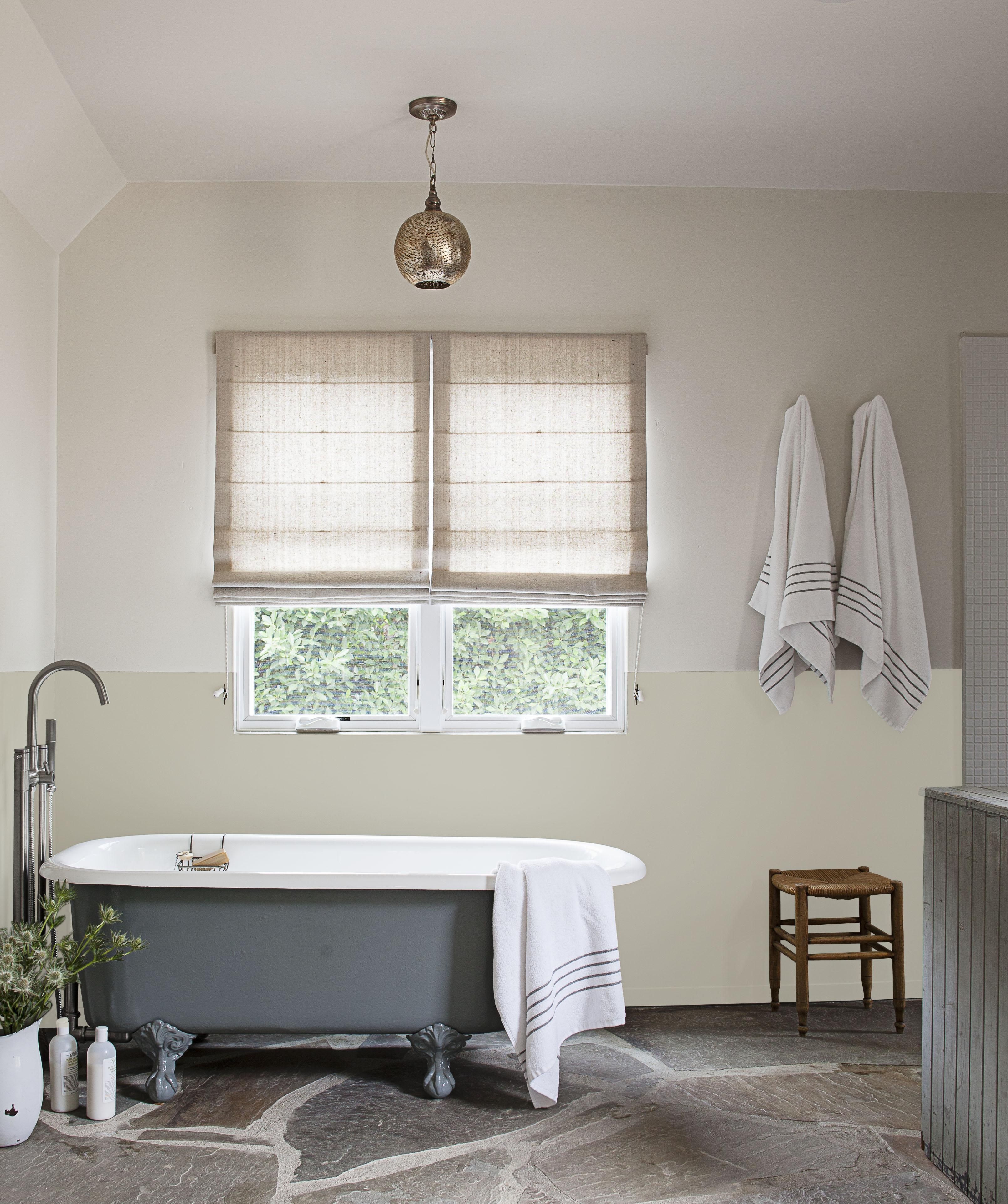 bathtubs with windows