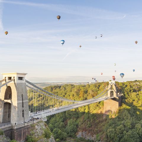 Clifton suspension bridge with hot air balloons