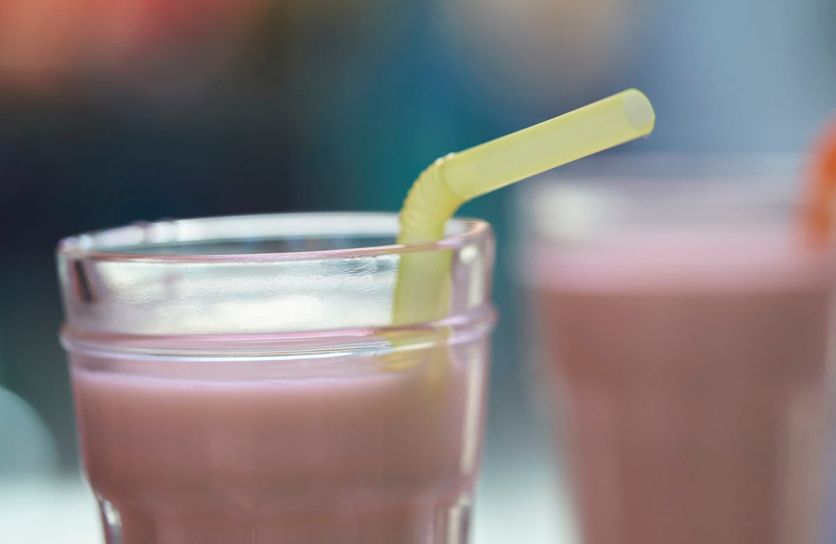 12 Best Meal Replacement Shakes To Lose Weight, Per Nutritionists