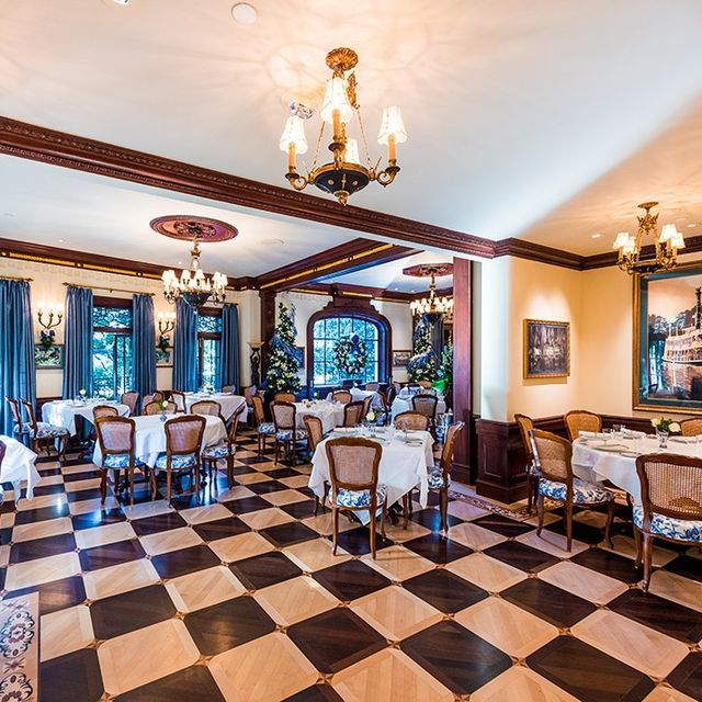 The 15 Best Restaurants In Disneyland - Where To Eat In Disneyland