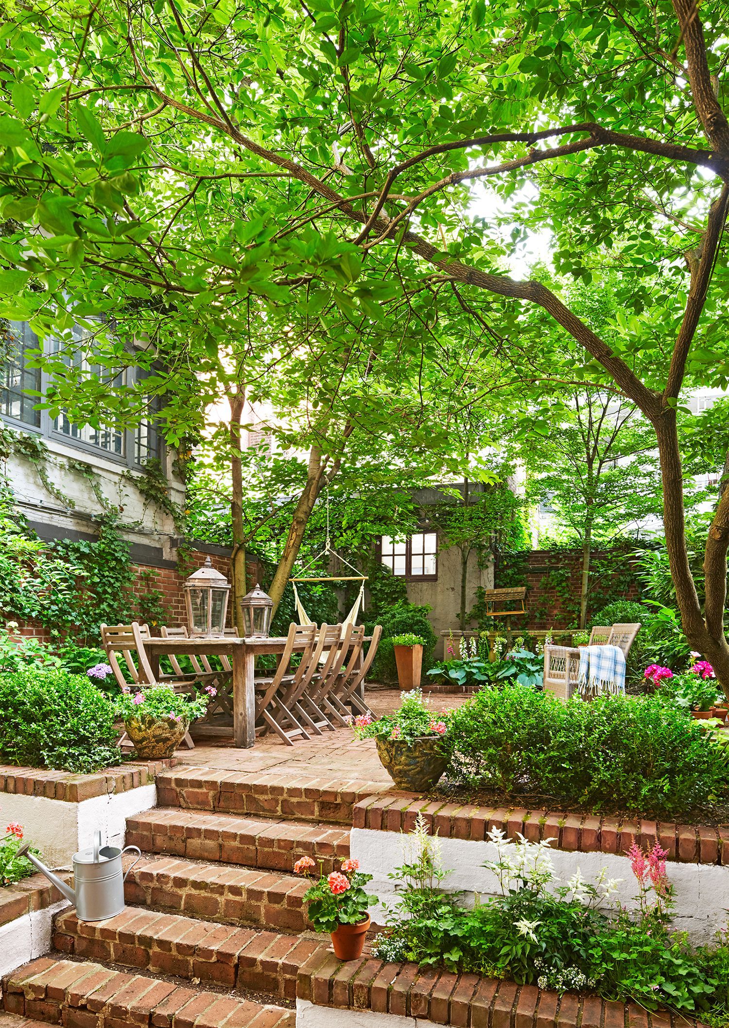 29 Small Backyard Ideas Simple, How To Landscape A Small Yard