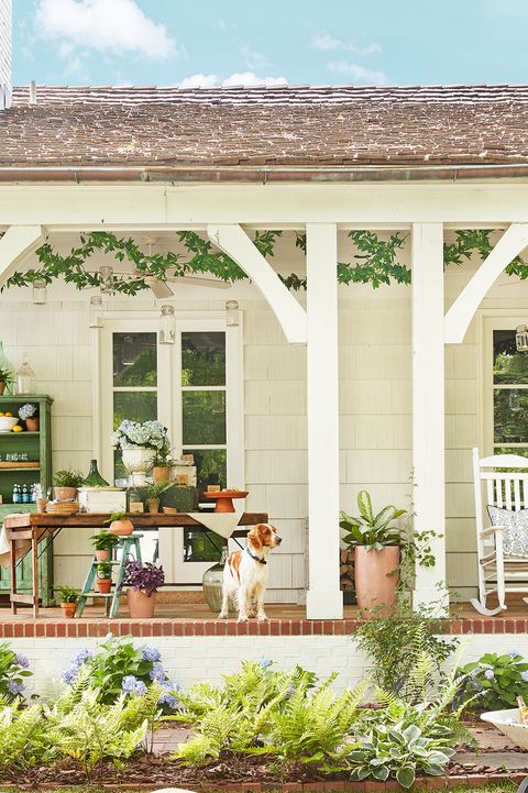 Featured image of post Simple Front Porch Landscaping / By implementing these simple front yard landscaping ideas you can add tons of value to your home!