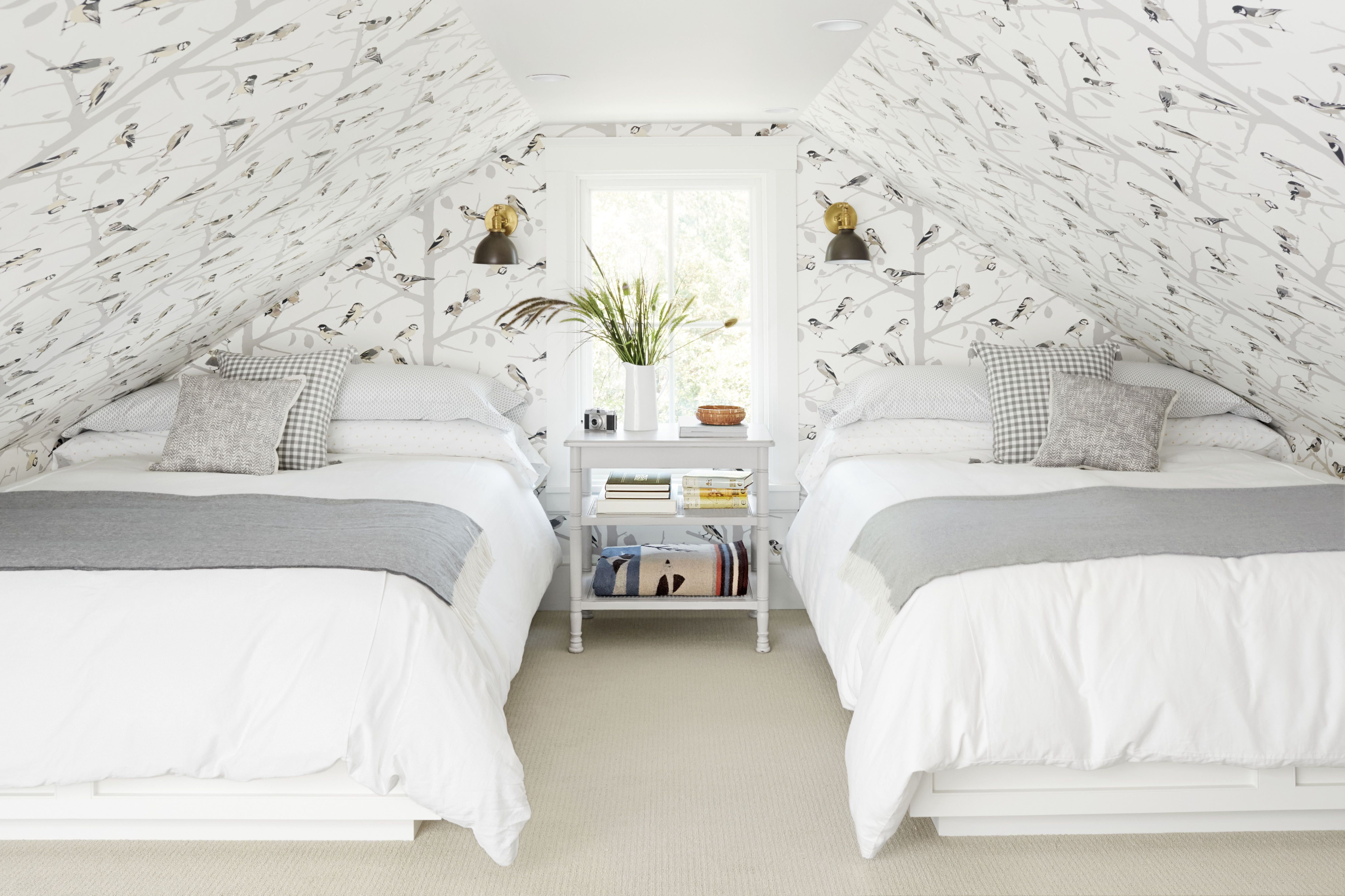 13 Colors That Go With Gray Best To Walls - What Colour Bedding Goes With Light Grey Walls