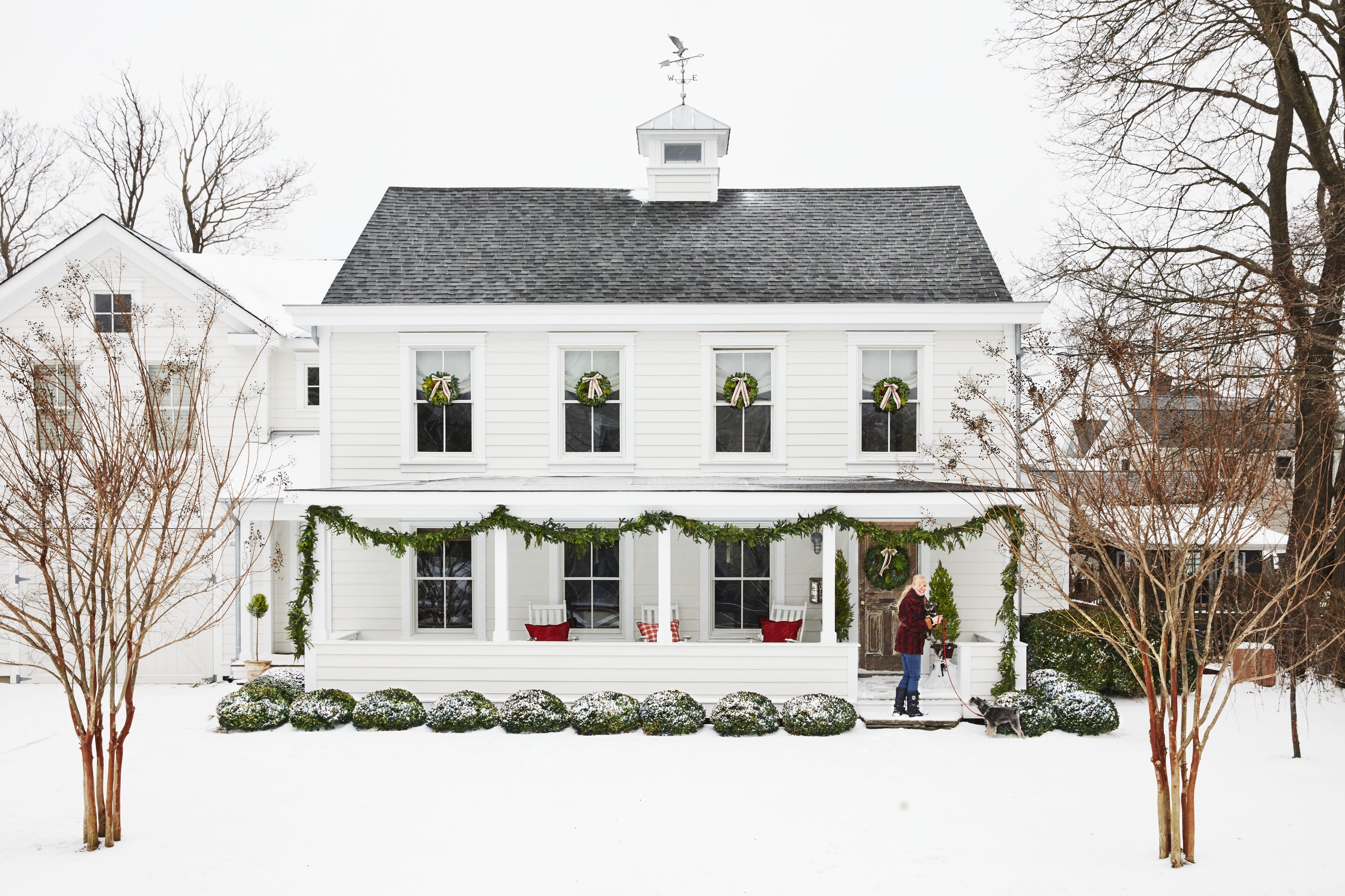 We're dreaming of a white Christmas in this warm Long Island farmhouse. 