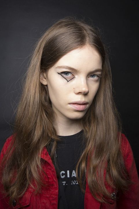 The Best Makeup Looks From Spring 2019 Runways - Backstage Beauty Looks ...