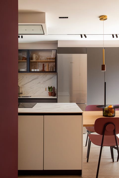 cocina abierta de diseño moderno con isla central