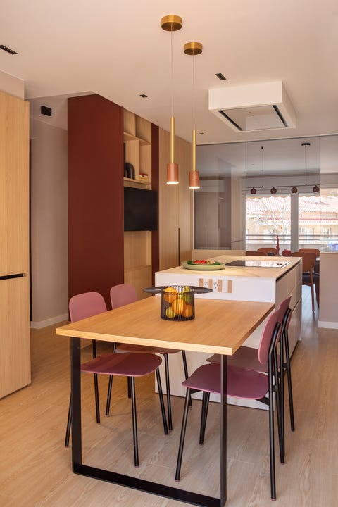 cocina abierta de diseño moderno con isla central