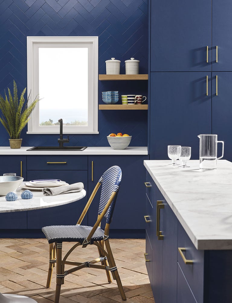 Una cocina en azul intenso: elegante Cocina-muebles-azules-decora-el-corte-ingles-1598270790.jpg?crop=1.00xw:0.958xh;0,0