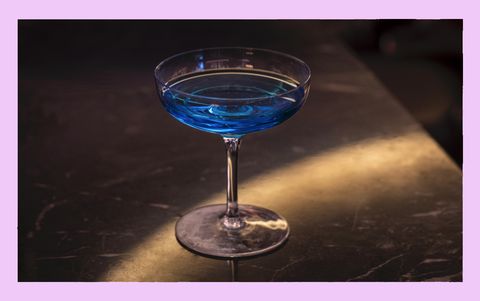 blue-cocktail-beaumont-london-elle-decor
