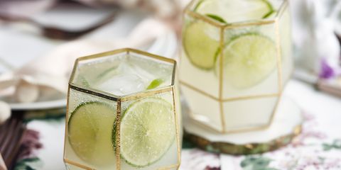 Cocktails with lime slices and ice cubes