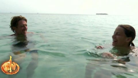 Supervivientes-colate-monica hoyos Colate y Mónica Hoyos tontean bajo el agua