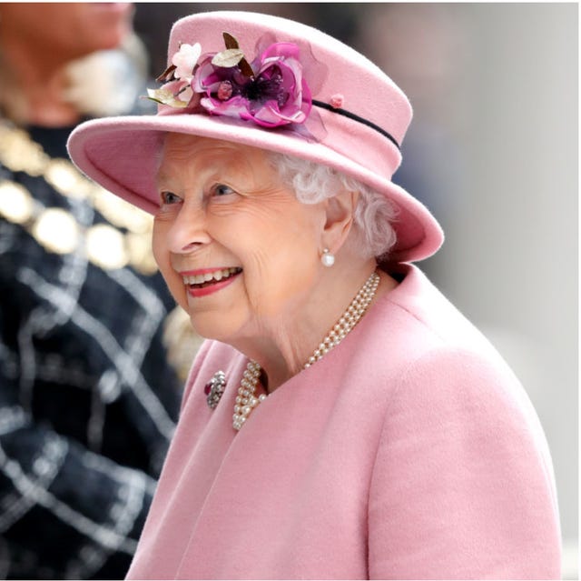圖集 英國女王94年的每一天都好繽紛呀 細數伊莉莎白奶奶打破皇室規則的穿搭 圖集 英國女王94年的每一天都好繽紛呀 細數伊莉莎白奶奶打破皇室規則的穿搭