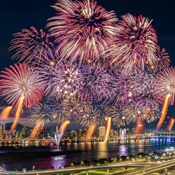 22大稻埕煙火節登場 七夕約會必看480秒煙花 首次水上爆破 引進日本變色花柱 22大稻埕煙火節登場 七夕約會必看480秒煙花 首次水上爆破 引進日本變色花柱