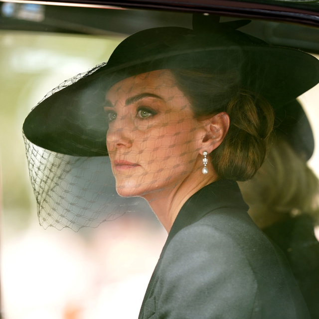 為何凱特王妃國葬選的珠寶大受好評？英國王室女性服喪都戴「這種」首飾有深意