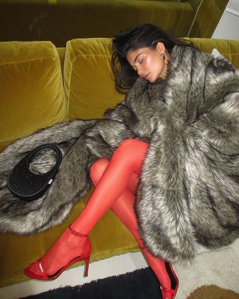 how to style kylie jenner colored tights