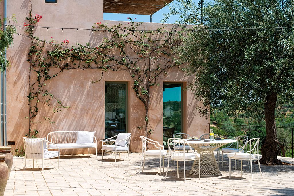 Así puedes montar un salón de exterior en tu terraza o jardín Así puedes montar un salón de exterior en tu terraza o jardín