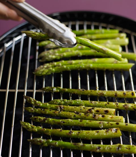 Grilling asparagus