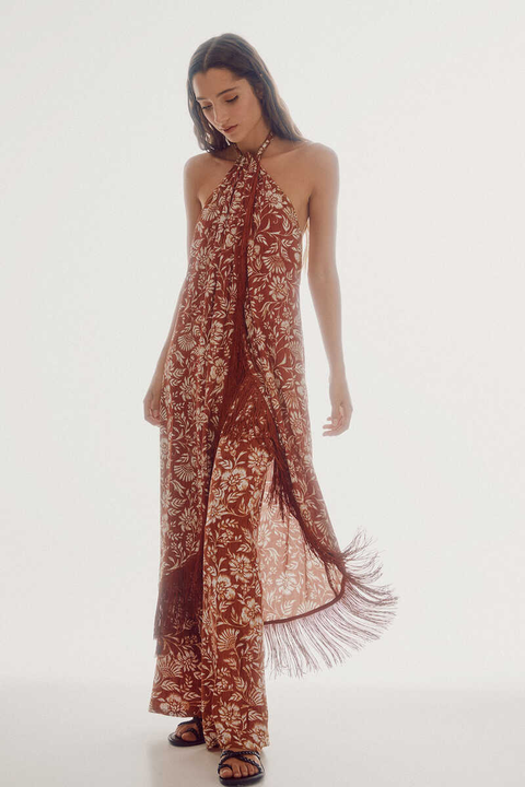 The guest outfit with trousers and a fringed top by Cortefiel The guest outfit with trousers and a fringed printed top from cortefiel