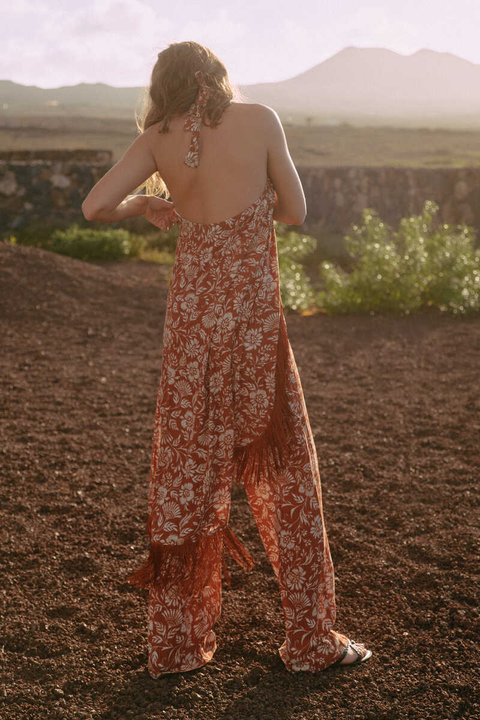 The guest outfit with trousers and a fringed top by Cortefiel The guest outfit with trousers and a fringed printed top from cortefiel