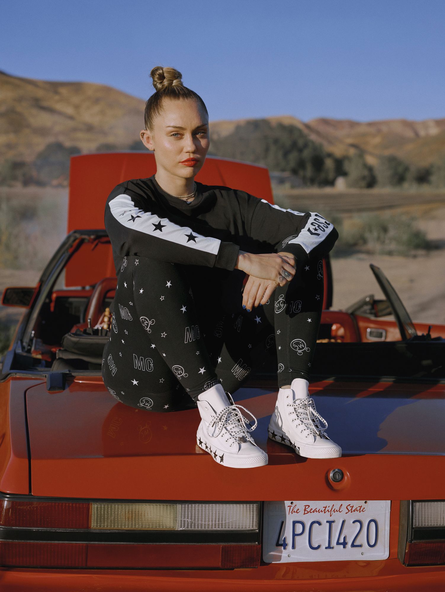 Miley Cyrus su nueva colección y zapatillas Converse para Bershka - Las converse Bershka de Miley Cyrus