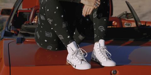 Terminal dilema Al aire libre Miley Cyrus lanza su nueva colección de ropa y zapatillas Converse para  Bershka - Las converse de Bershka de Miley Cyrus