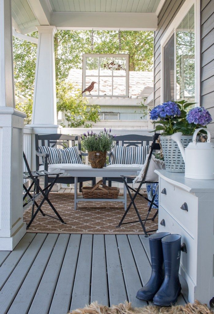 82 Best Front Porch Decorating Ideas, Front Porch Table Ideas
