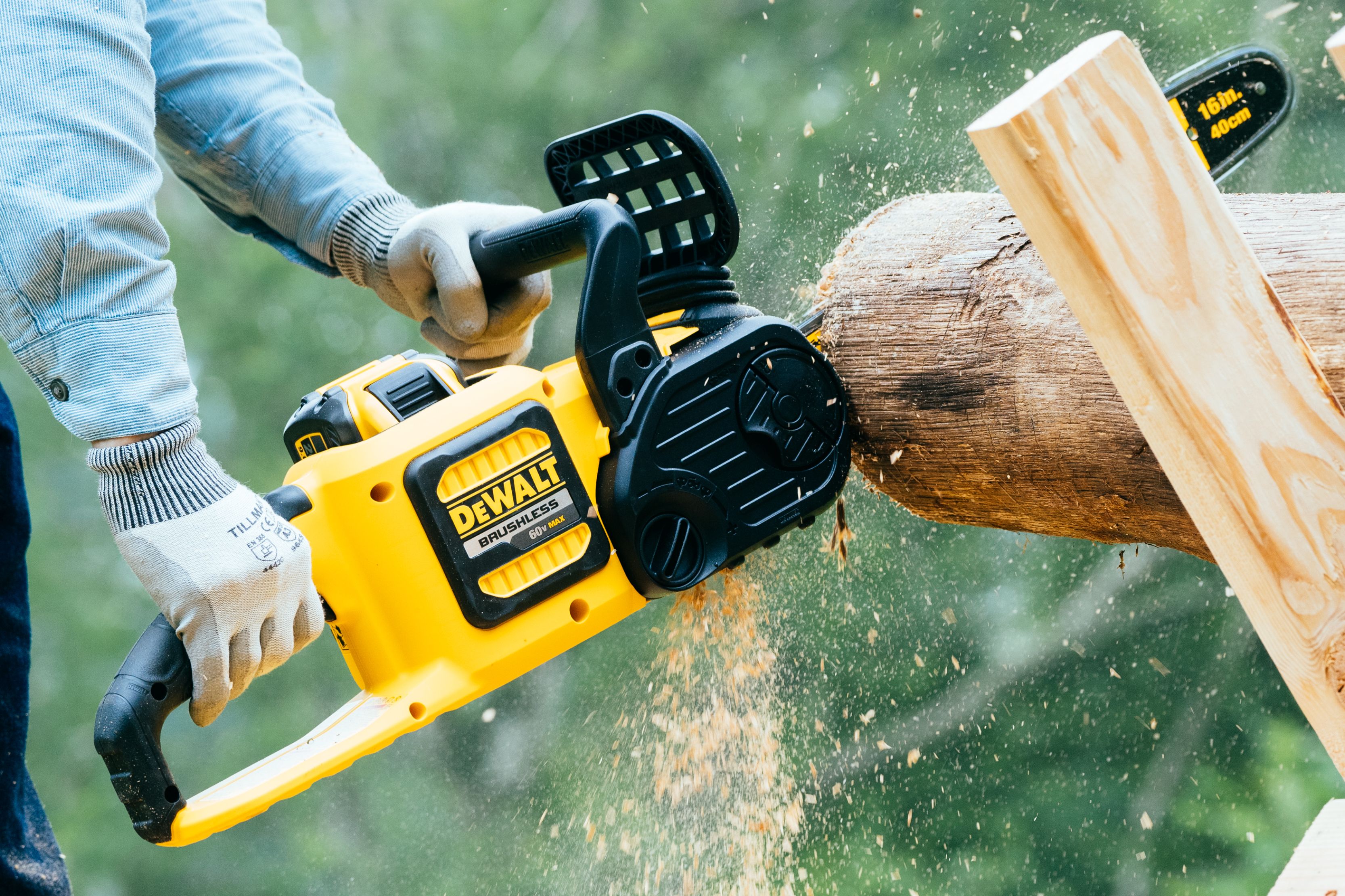 Chainsaws cordless chainsaw