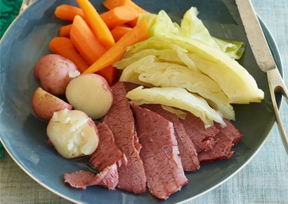 Food, Carrot, Root vegetable, Baby carrot, Ingredient, Tableware, Dishware, Produce, Cuisine, Beef, 