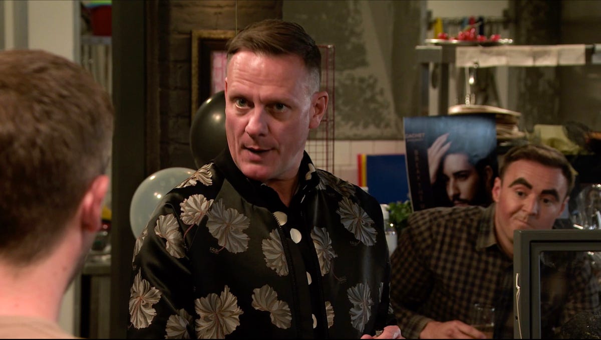 Corrie star Antony Cotton addresses Sean and Dylan homophobia plot ...