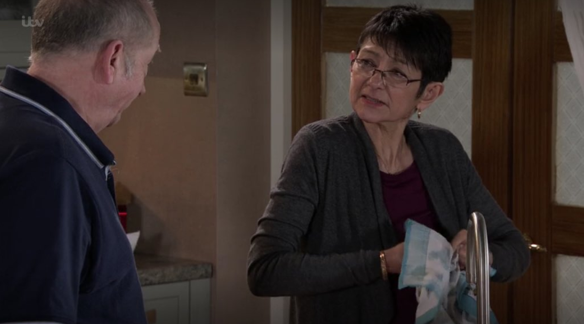 Coronation Street explains Yasmeen and Geoff's hand-washing scene