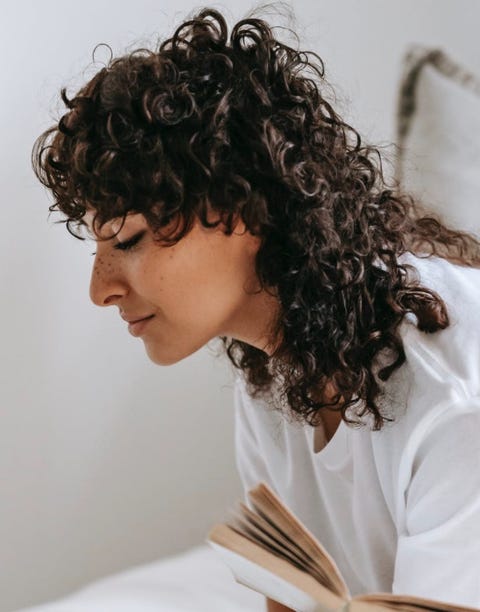 Los 100 cortes de pelo rizado más de moda de 2023 Los 100 Cortes De Pelo Rizado Más De Moda De 2023