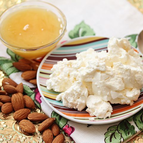 cottage cheese with almonds