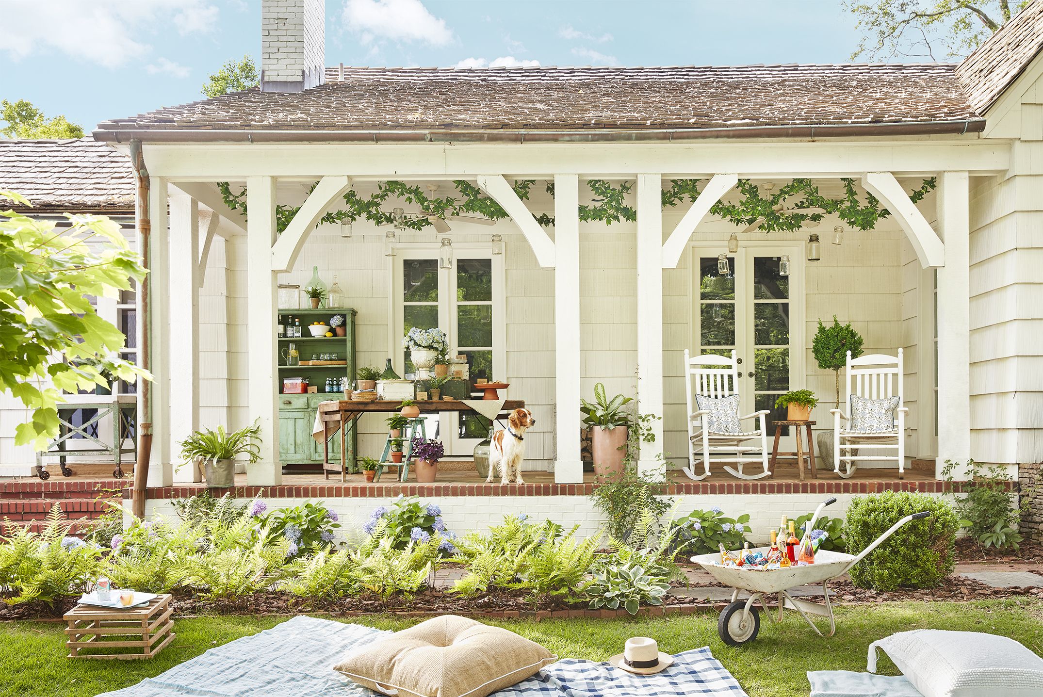 82 Best Front Porch Decorating Ideas How To Decorate A Patio