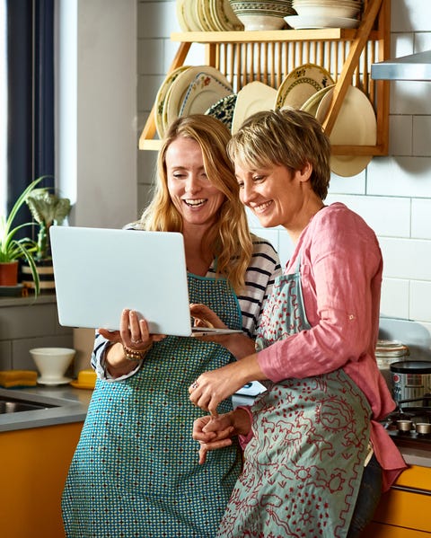 couple cooking together things to do on valentines day