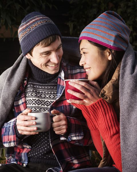winter date ideas drink hot cocoa