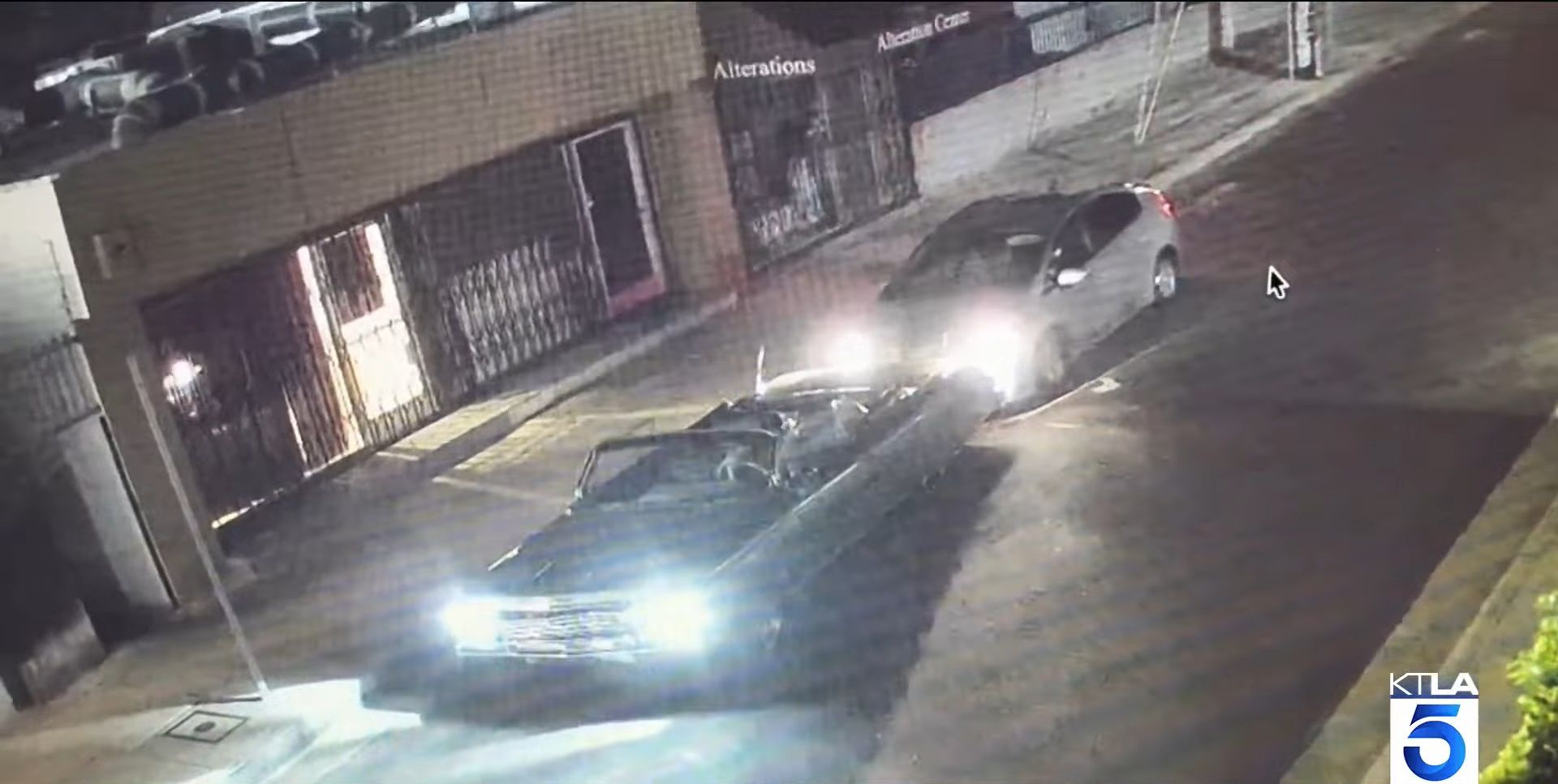 Bungling Thieves Steal Classic Chevy Impala by Pushing It With Toyota Prius