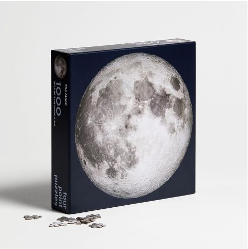 2019年為阿波羅11號登月50週年，加拿大拼圖公司就以NASA所拍攝的月球影像製成拼圖，灰冷的月球圖樣令人看了目不轉睛！