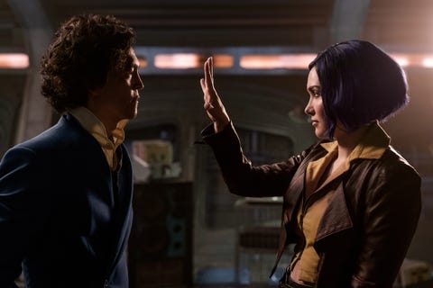 cowboy bebop l to r john cho as spike spiegel and daniella pineda as faye valentine of cowboy bebop cr geoffrey shortnetflix © 2021