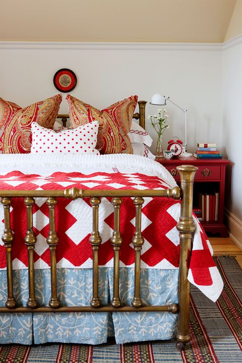 cozy bedroom ideas - red bedding
