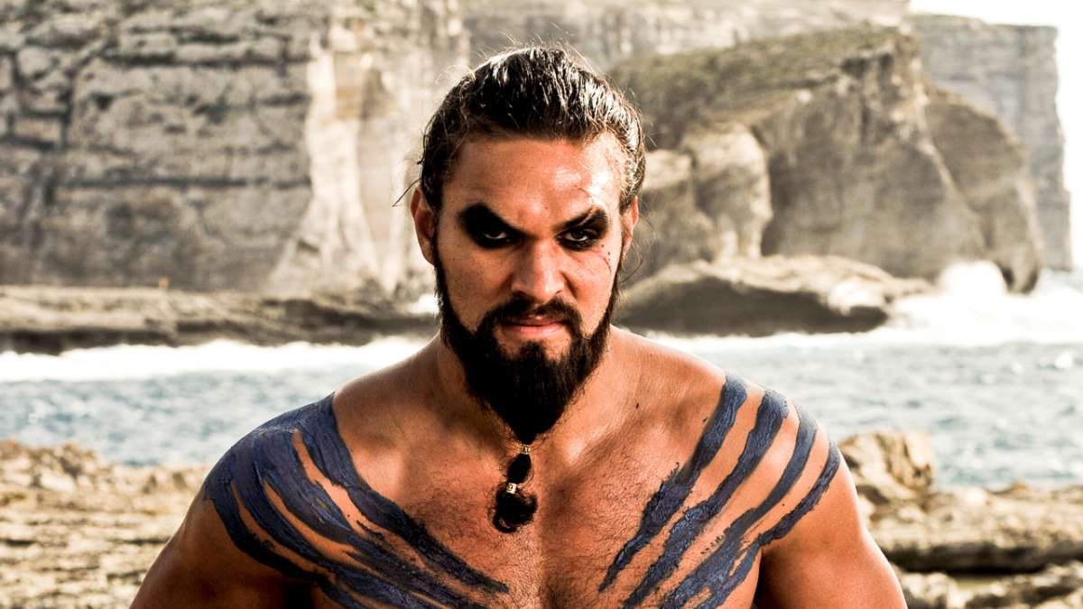 Jason Momoa în rolul lui Khal Drogo în 