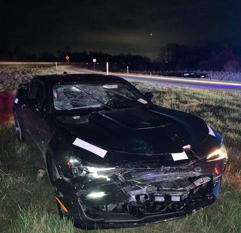 s'est écrasé une chevy camaro après une poursuite par la police de l'état du michigan