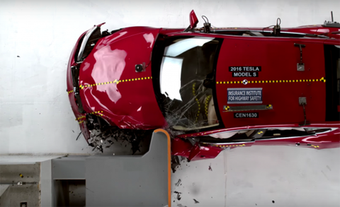 How Cars Get Their Crash Test Ratings News Car And Driver Car And Driver