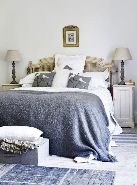 how to create a country bedroom