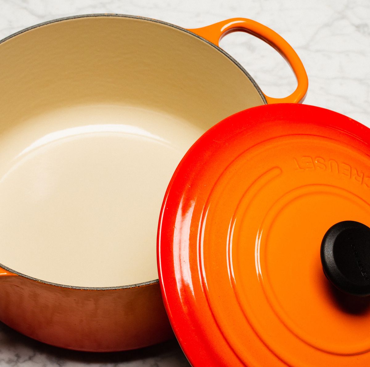 i live symbol kamera Le Creuset Dutch Ovens: What to Know About the Iconic Cookware