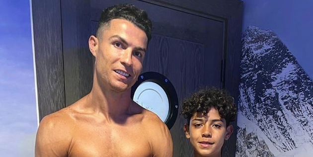 Cristiano Ronaldo y su hijo: misma genética, mismos músculos