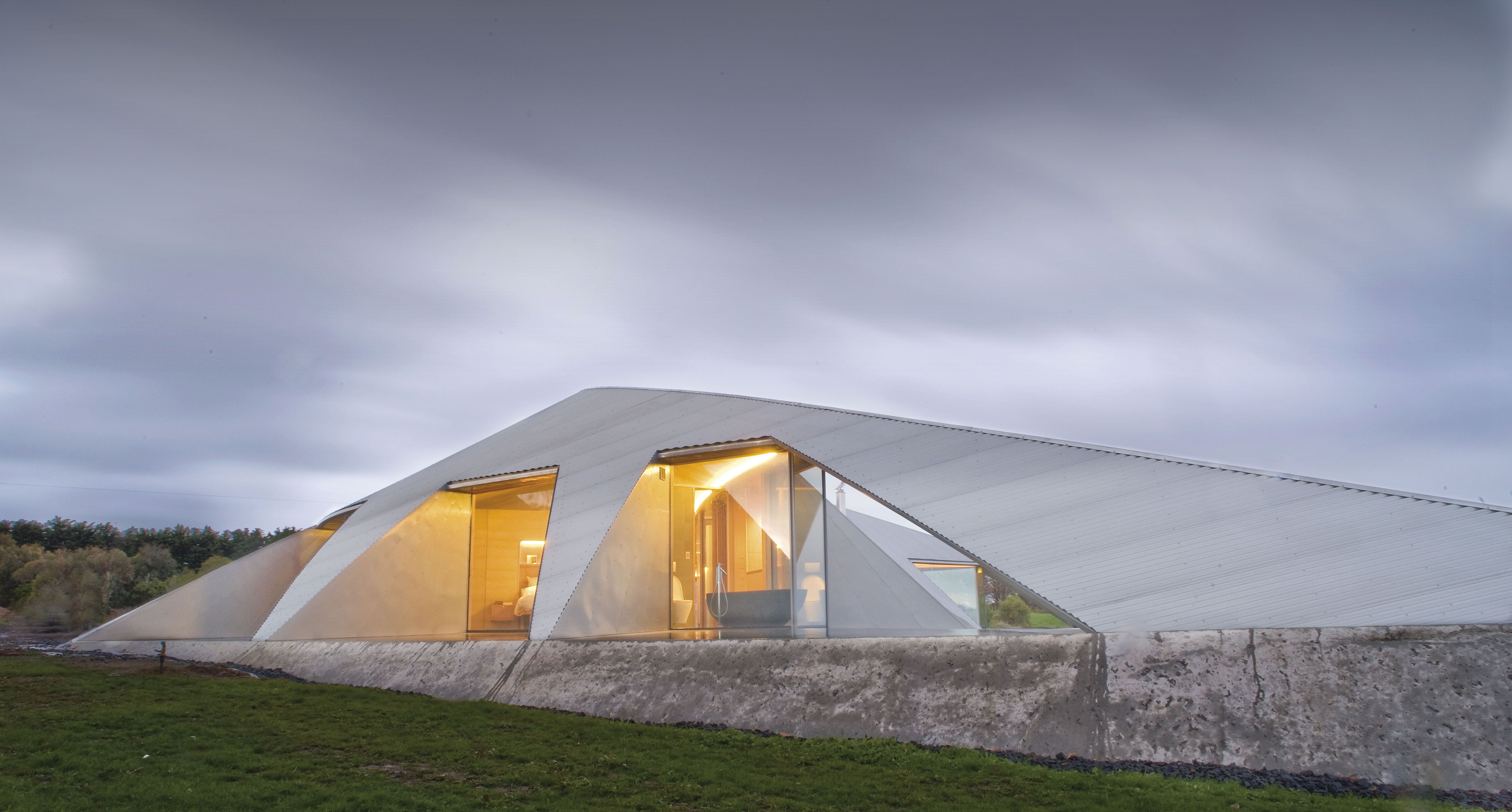 Una casa futurista sostenible e integrada en el paisaje