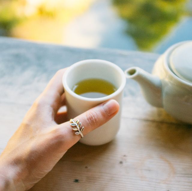 ダイエットに効く 緑茶の健康効果にまつわる ウソ と ホント