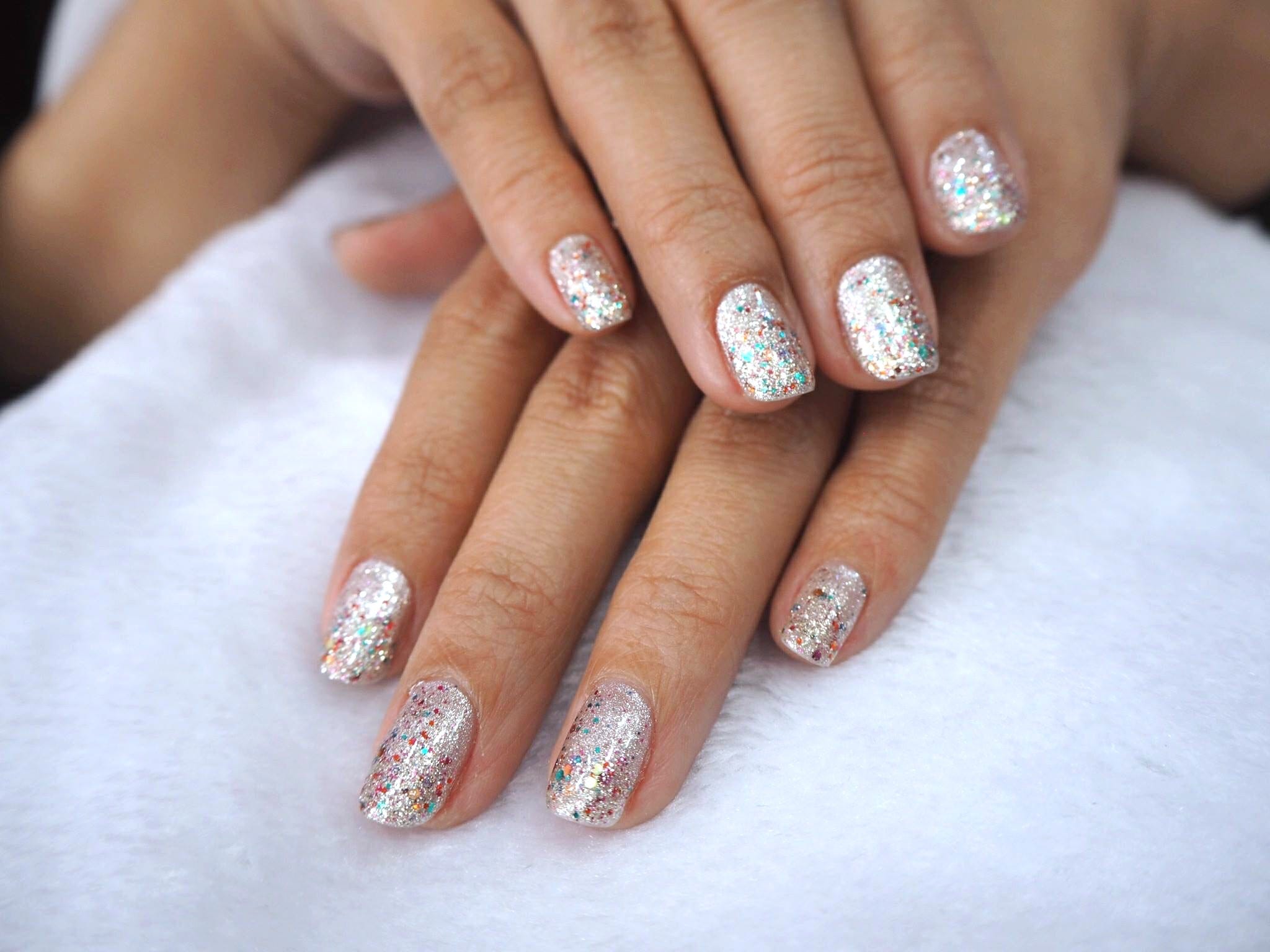 cute sparkly acrylic nails